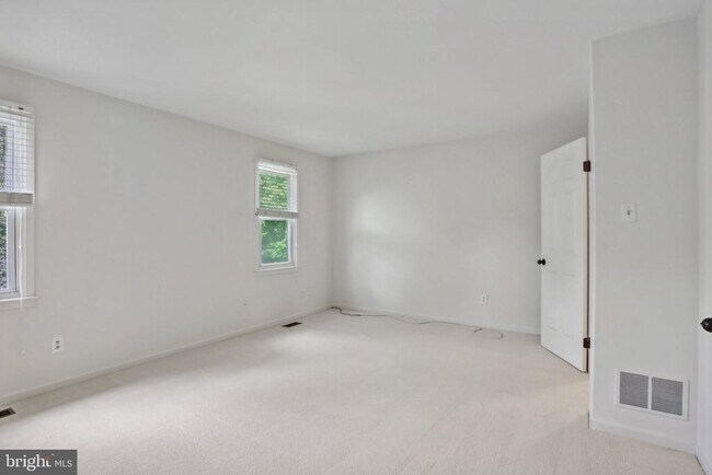 Building Photo - 3202 Eaton Ct