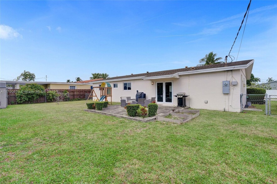 Building Photo - 5811 SW 95th Ct