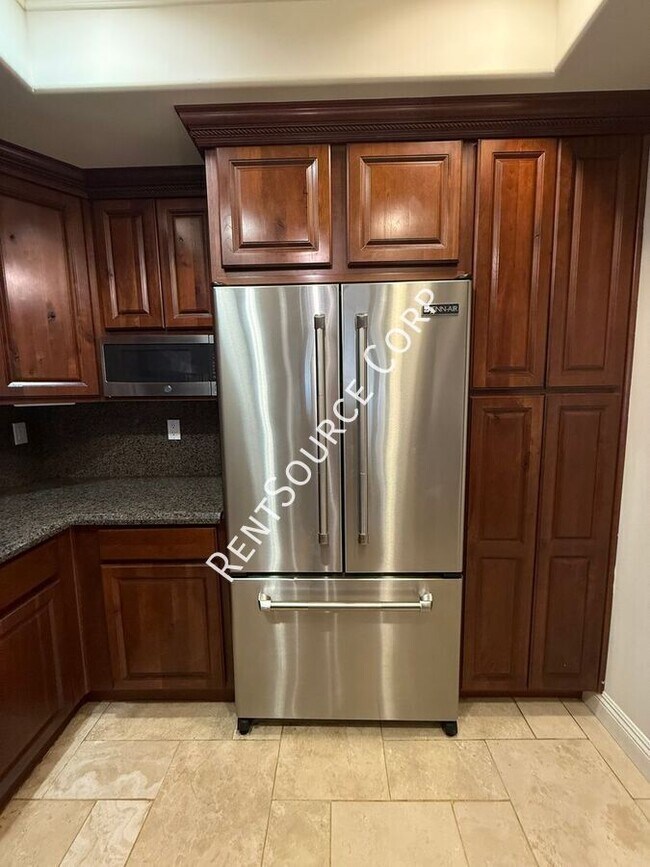 Building Photo - 12044 Hoffman St