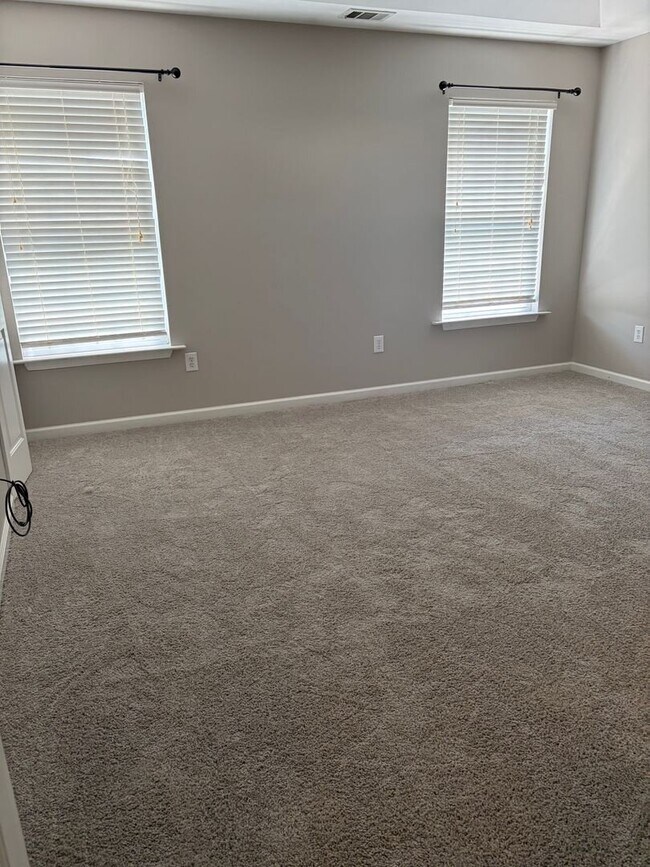 Building Photo - Lovely 3 Bedroom 2.5 bath Home in Bridges Estates, walking distance to Bridgeway Station!!