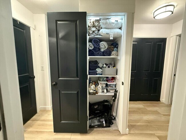 Building Photo - Gorgeous Remodeled 3 Bedroom Home in St. George!