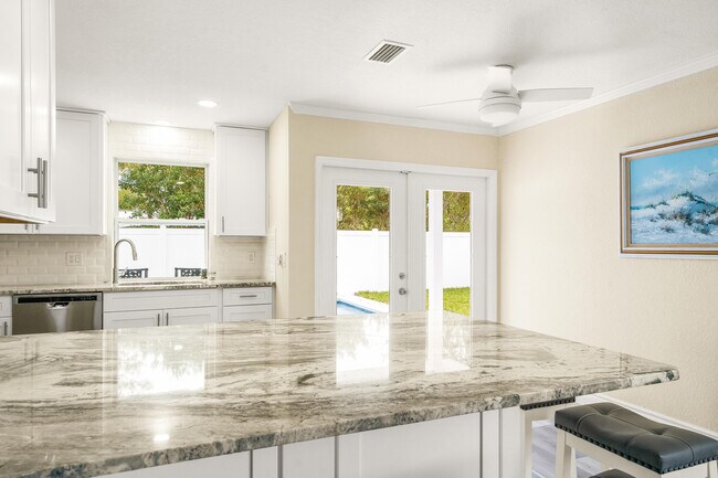 Building Photo - 1510 3rd Ct