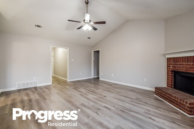 Building Photo - 10712 Oak Cir N