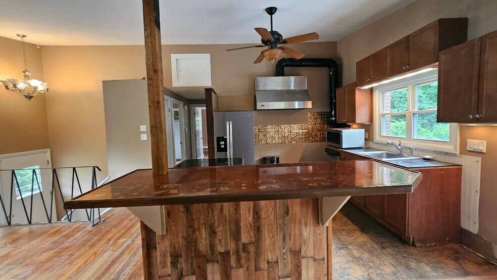 Kitchen Applicances - 5 Tudor Ct W