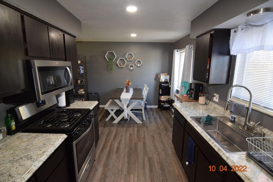 Building Photo - 408 Richard St