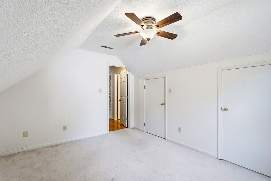Building Photo - 1424 Brookwood Dr