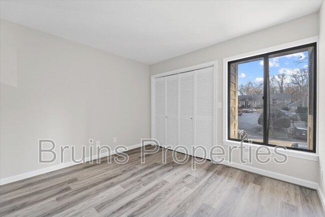 Building Photo - 1504 Benjamin Pkwy