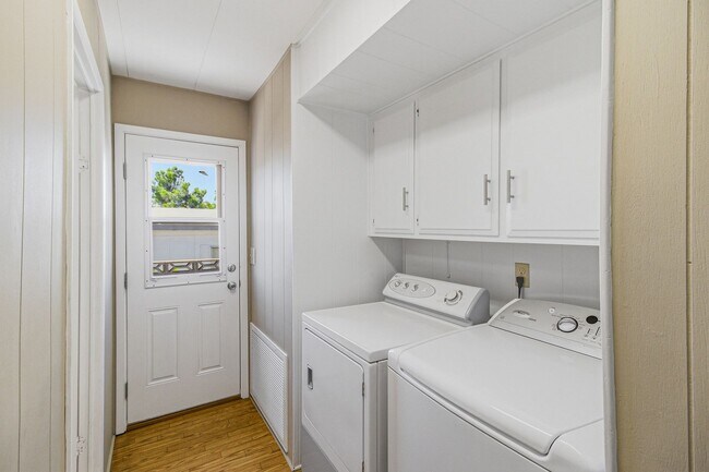 Building Photo - Spacious 2 Bed, 2 Bath Retreat in Charming Boulder City!