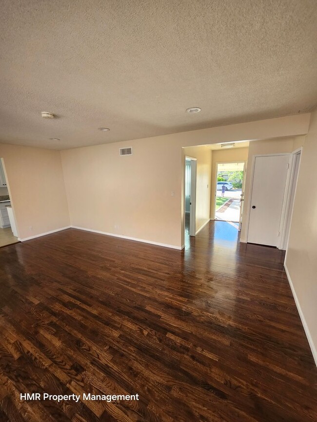 Building Photo - Beautifully Remodeled One-Story Home for Rent