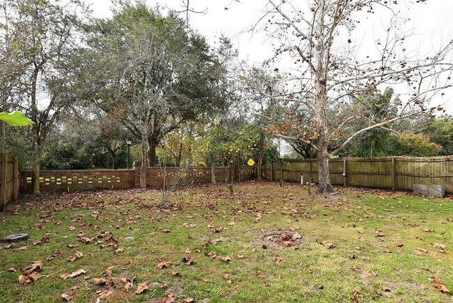 Building Photo - 1002 Gwyn Cir