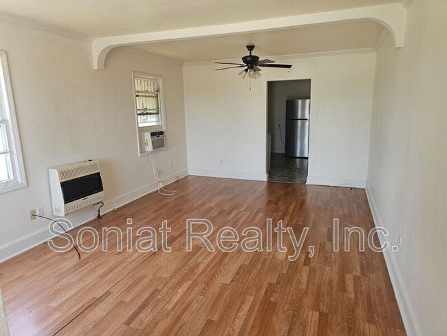 Building Photo - 3506 Live Oak St