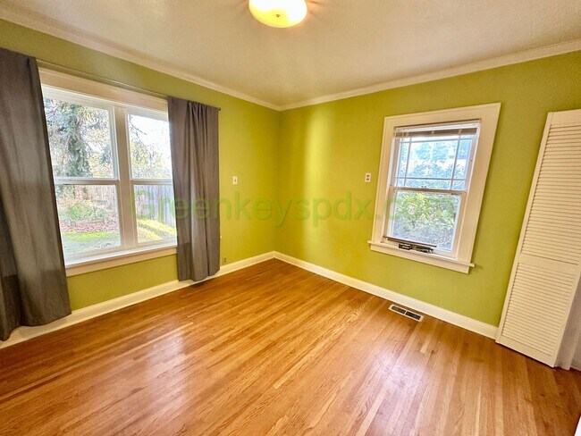 Building Photo - Wow! Amazing 3-bedroom 1-bath house with large fully fenced backyard