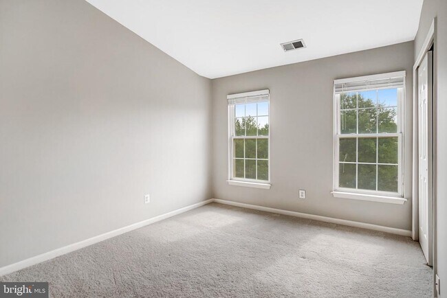 Building Photo - 22616 Welborne Manor Square