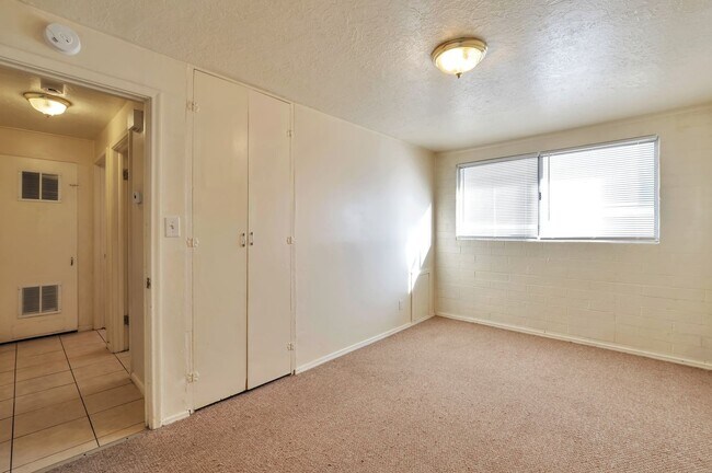 Building Photo - Unique Tri-Plex