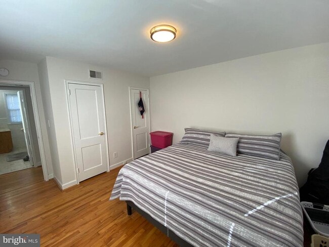 Building Photo - 706 S Fayette St