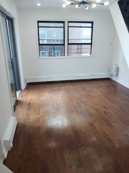 Building Photo - 131 street