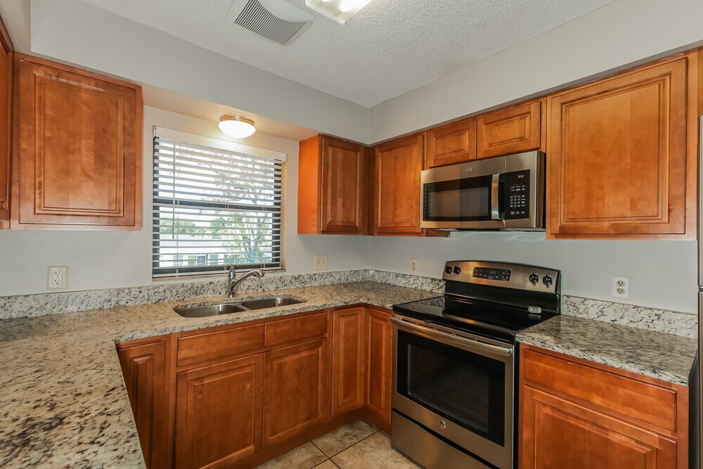 Building Photo - 1424 Covington Ct
