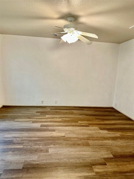 Building Photo - 29740 Sullivan Oaks Dr
