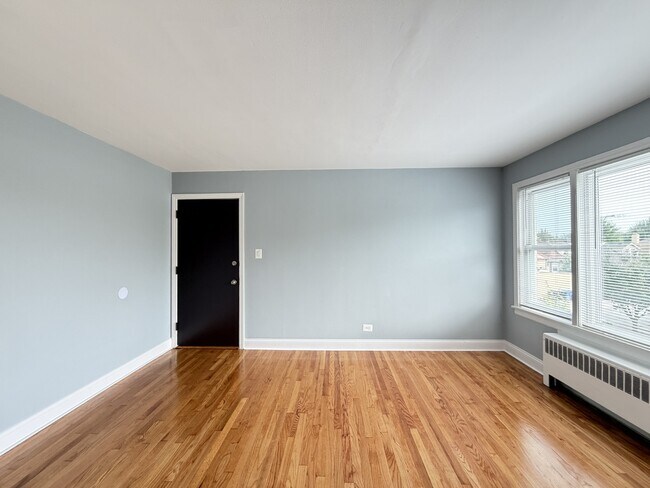 Building Photo - 2754 W North Shore Ave