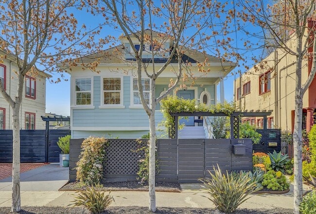 Building Photo - Wonderful House with Huge Deck in an Amazing Location