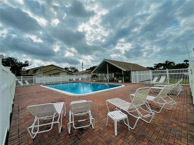 Building Photo - 6490 Cape Hatteras Way NE