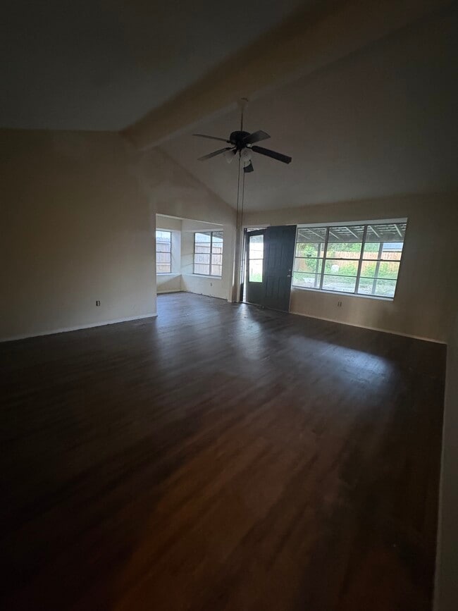 Building Photo - 706 Redstone St