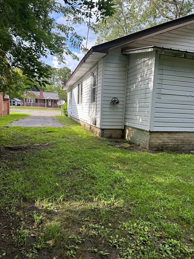 Building Photo - 3106 W Meighan Blvd
