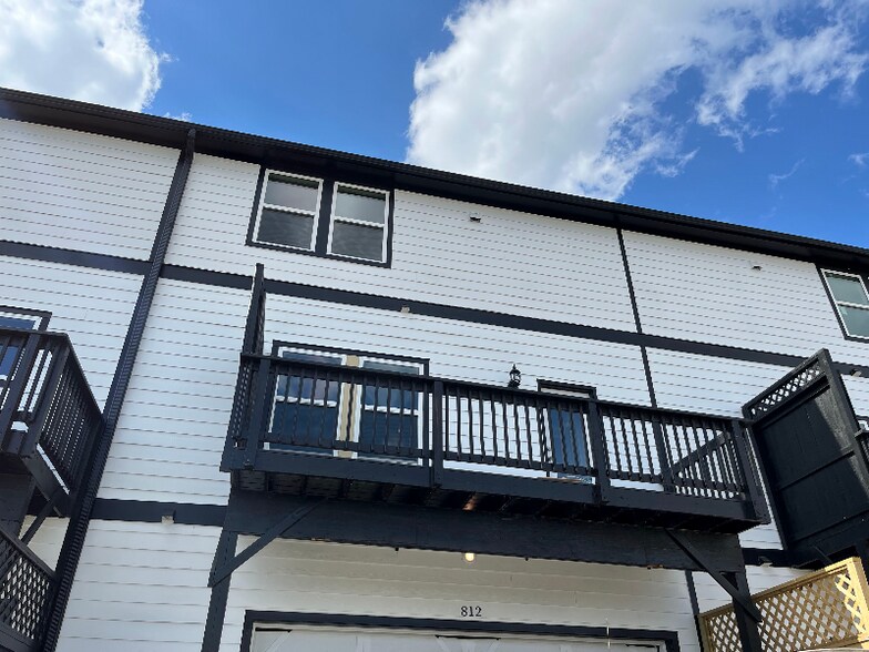 Building Photo - 812 Mackay Crk