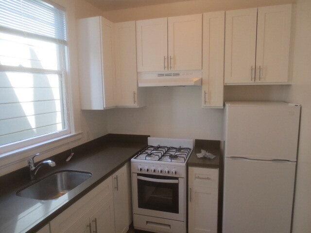 Building Photo - 1067 Valencia St