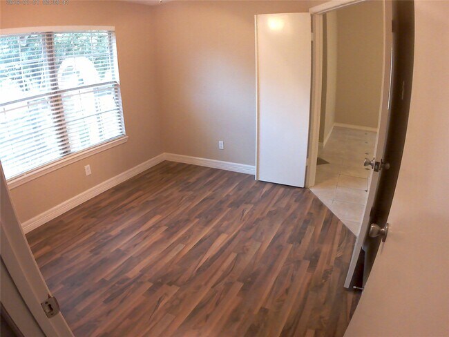 Building Photo - 12614 Day Hollow Ln
