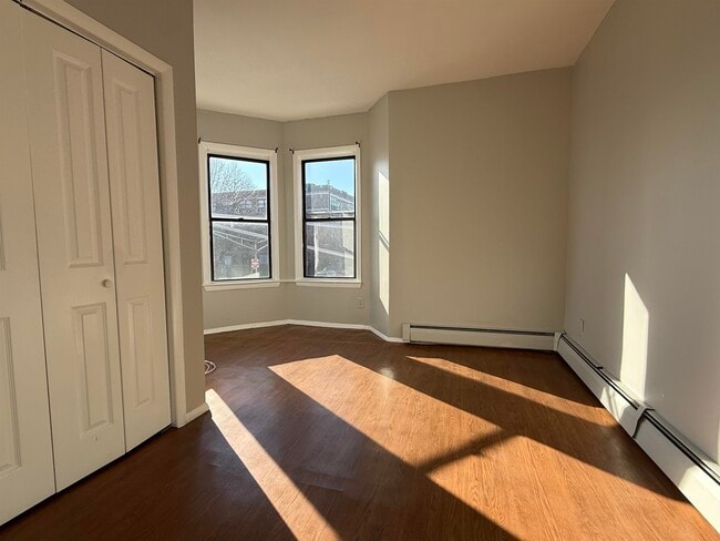 Building Photo - 846 Broadway