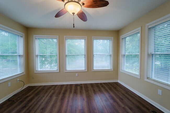 Building Photo - Charming 3 bedroom, 2 bathroom located in the picturesque Hot Springs Village