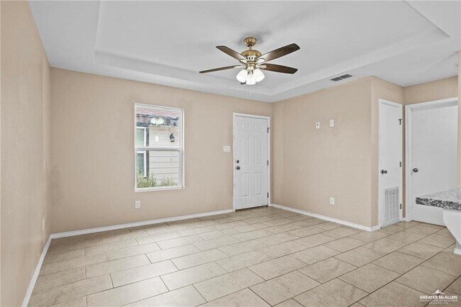 Building Photo - 16 E St