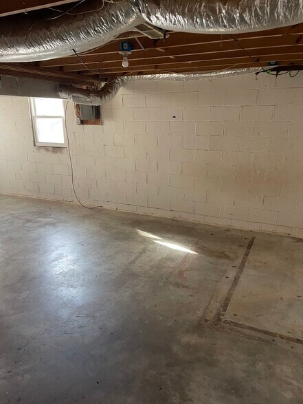 Building Photo - 2129 Ferry Rd