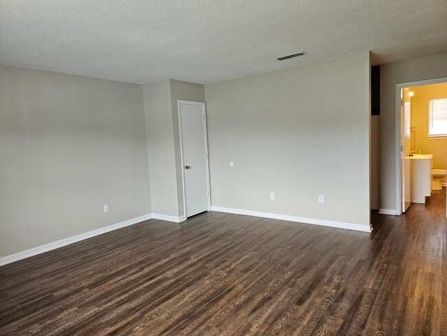 Building Photo - 5007B N. Moore Lane