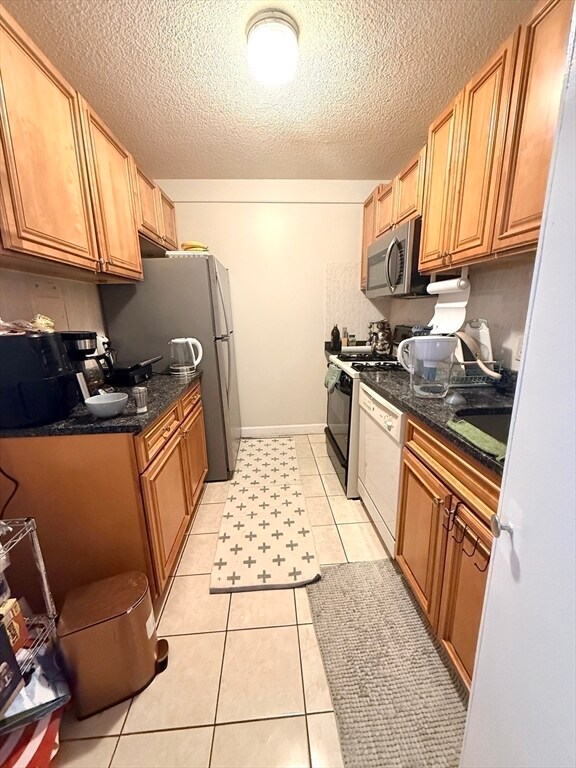 Building Photo - 33 Pond Ave