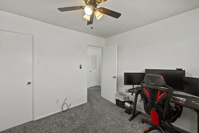 Building Photo - 2650 Willard Dr