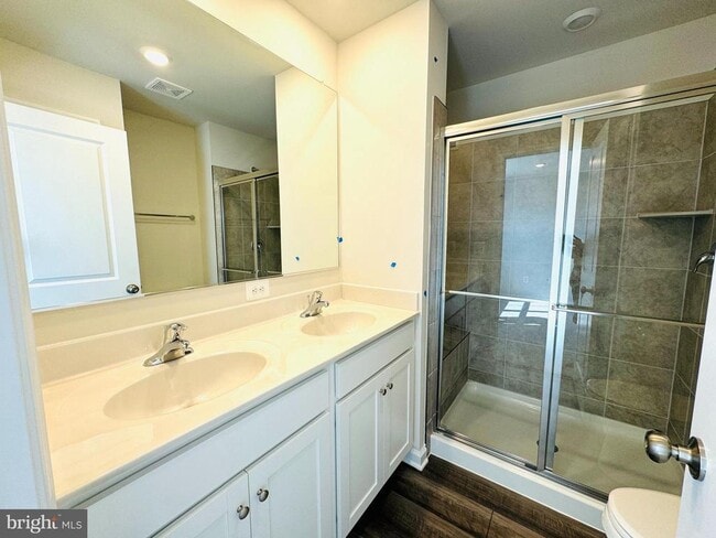 Building Photo - 12 BROOKFIELD Mews