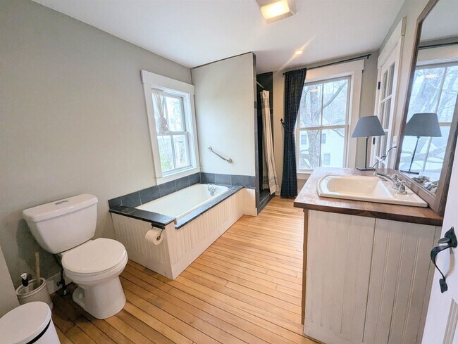 Building Photo - 33 Old Cemetery Rd