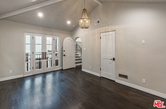 Building Photo - 1467 Kings Rd