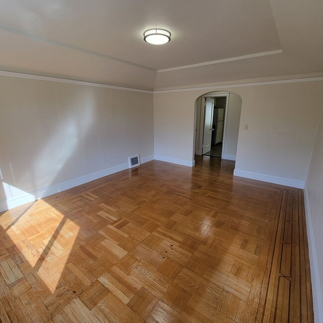 Building Photo - 950 Fremont St