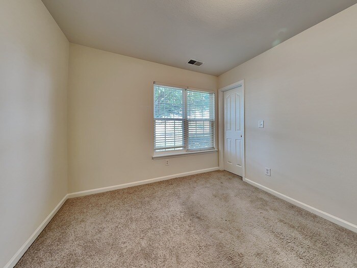 Building Photo - 730 Almora Dr