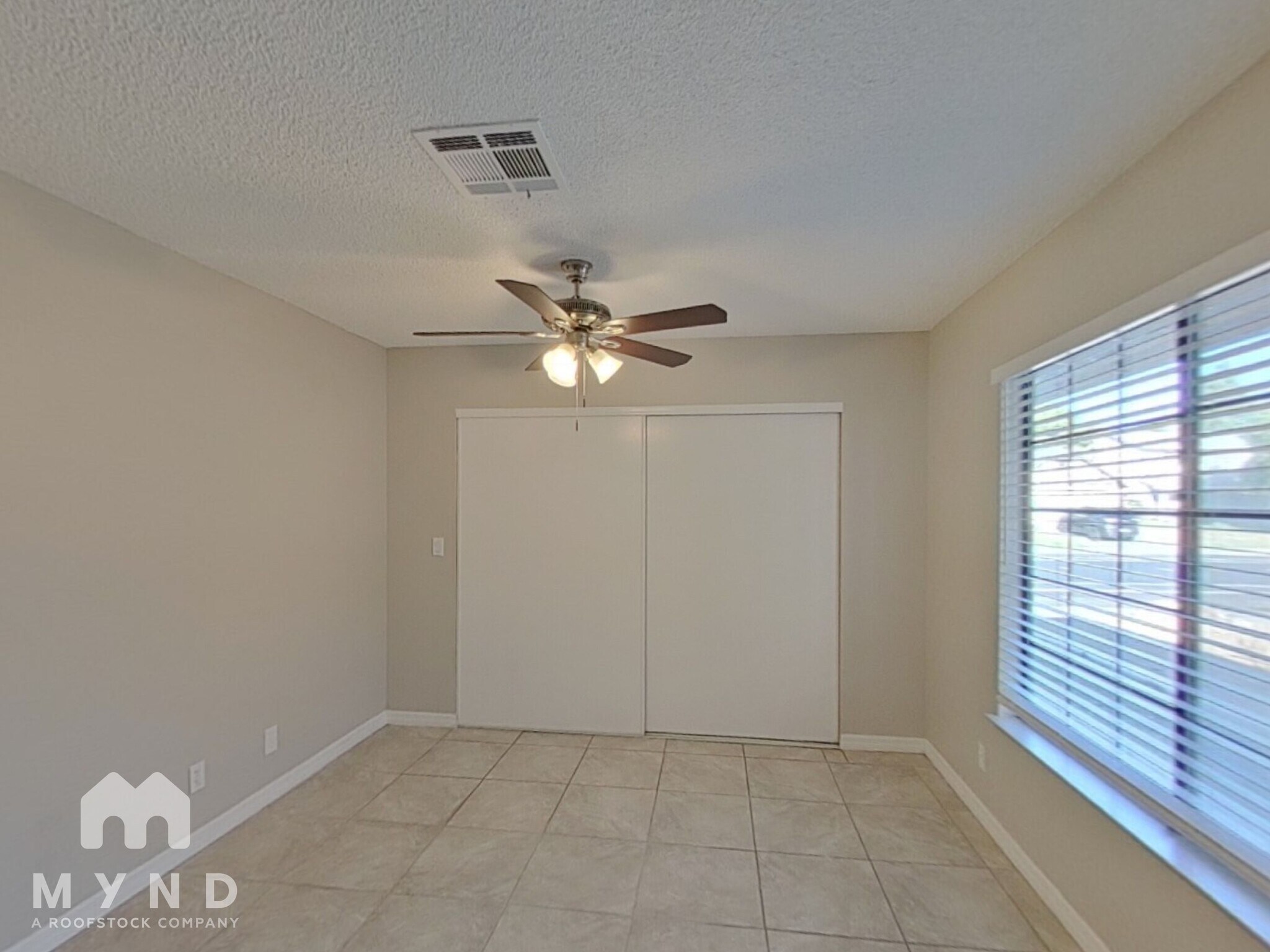 Building Photo - 1368 S Christy Ln