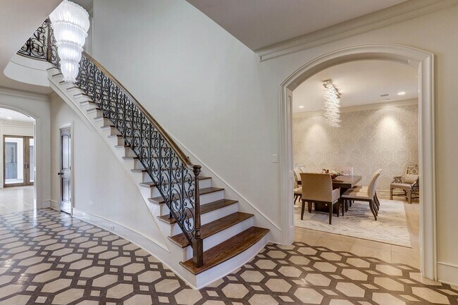 Building Photo - 3749 Olympia Dr