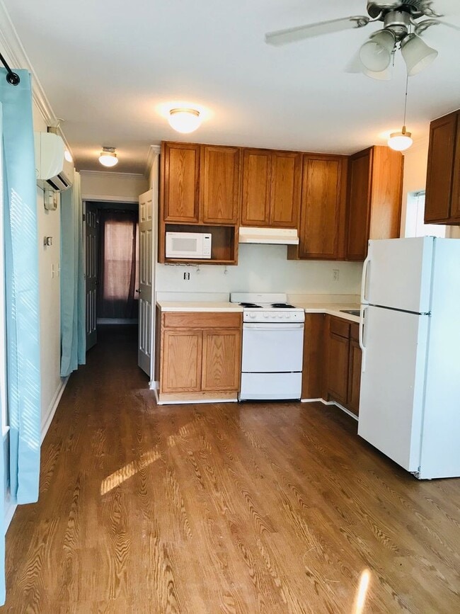 Building Photo - Commercial or Residential Coastal Cottage ...