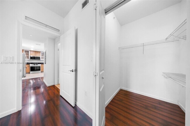 Building Photo - 7914 Harbor Island Dr
