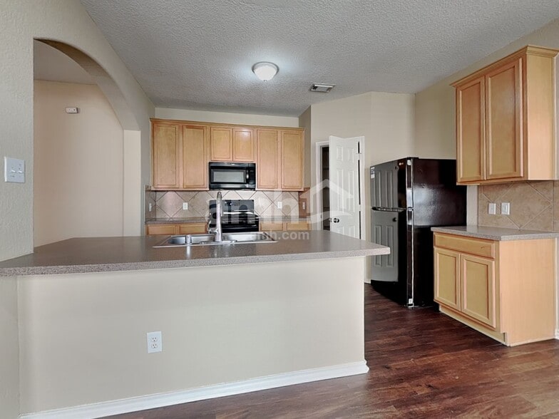 Building Photo - 9215 Birch Springs Dr