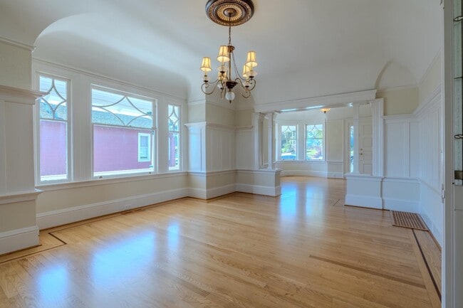 Building Photo - 364 Cypress Ave