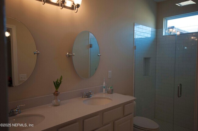 Building Photo - 11745 Lake Bend Cir