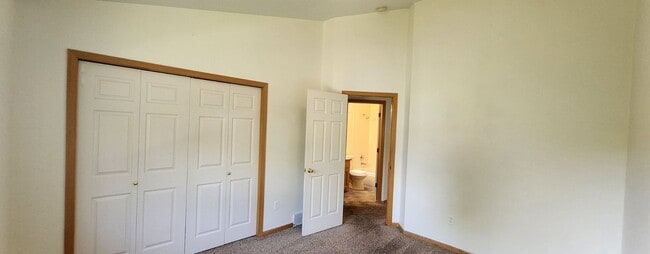 Building Photo - Spacious Single-Family Home with Vaulted C...